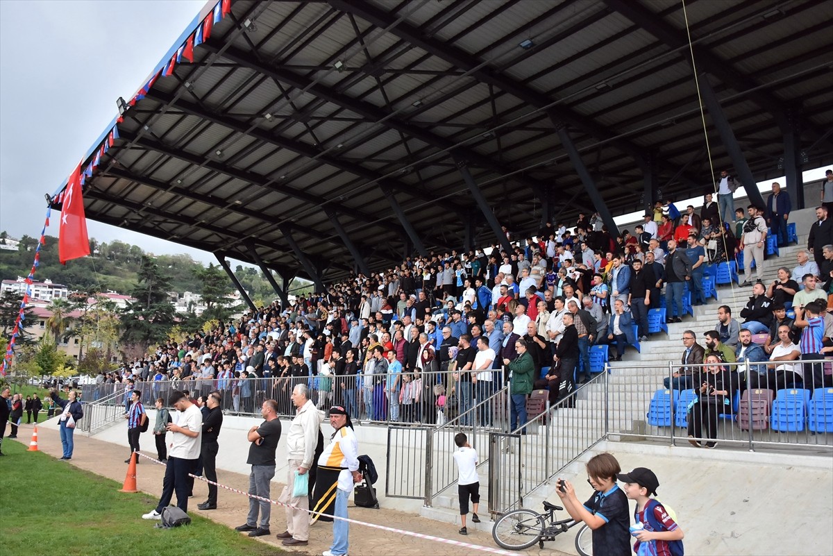 Trabzon'da "Efsanelerle Yeniden Futbol Turnuvası" başladı. Trabzon Valiliği, Trabzonspor Kulübü ve...