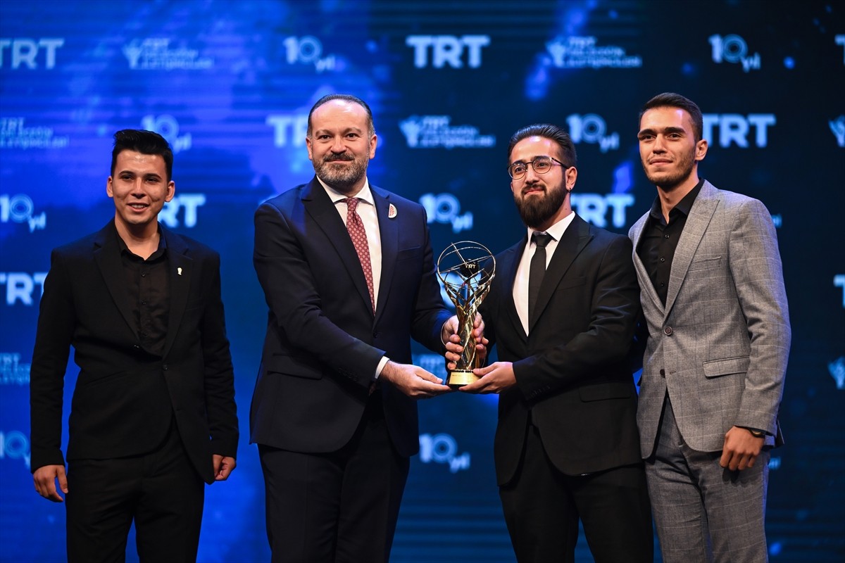 TRT'nin bu yıl 10'uncusunu organize ettiği "TRT Geleceğin İletişimcileri Yarışması"nın ödül töreni...