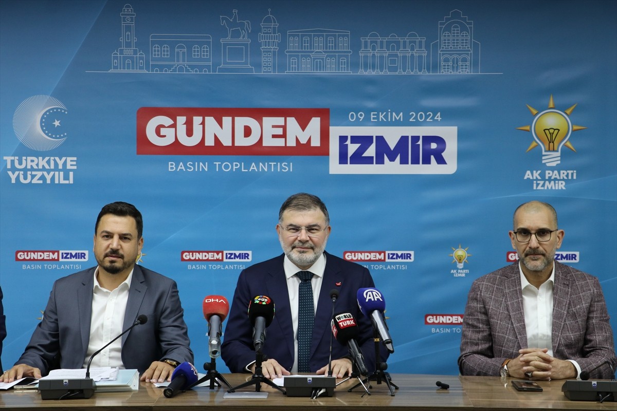 AK Parti İzmir İl Başkanı Bilal Saygılı, il binasında gündeme ilişkin basın toplantısı düzenledi....