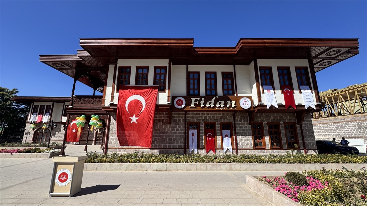 Ankara Valiliği ile İl Müftülüğü iş birliğinde yapımı tamamlanan Fidan Diyanet Gençlik Merkezinin...