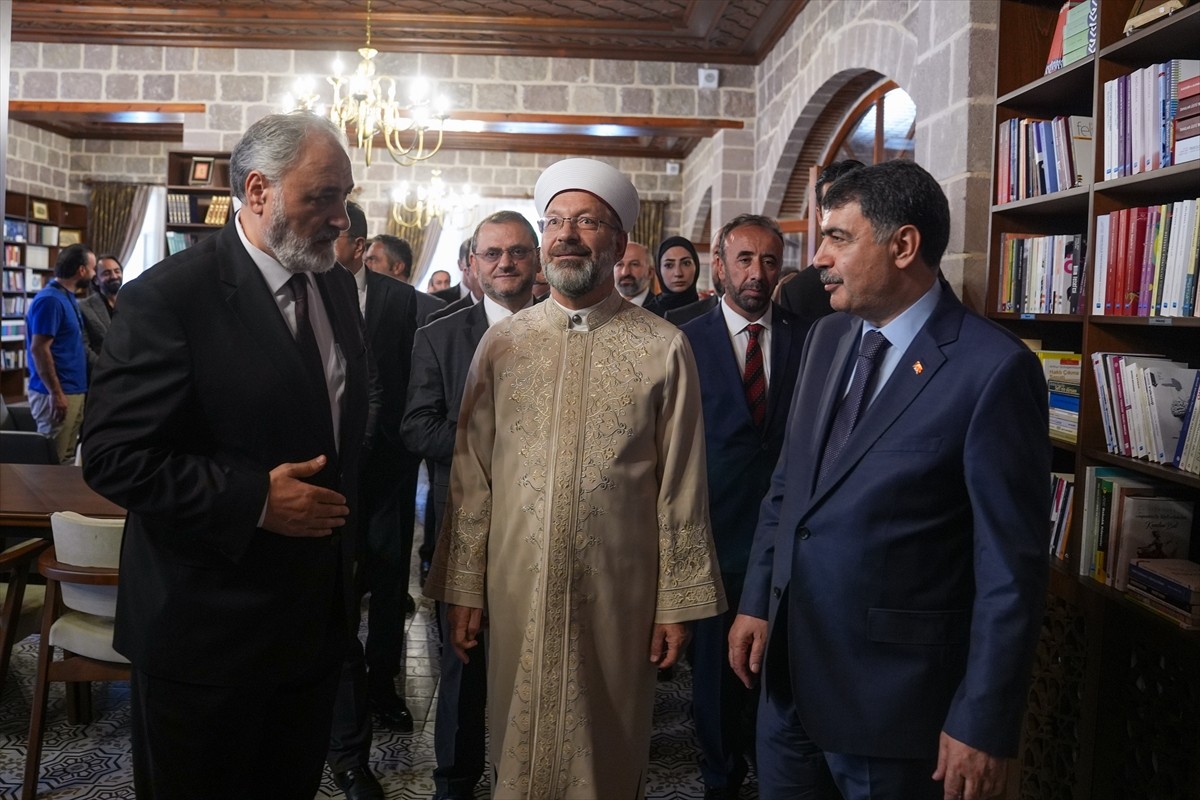 Ankara Valiliği ile İl Müftülüğü iş birliğinde yapımı tamamlanan Fidan Diyanet Gençlik Merkezinin...