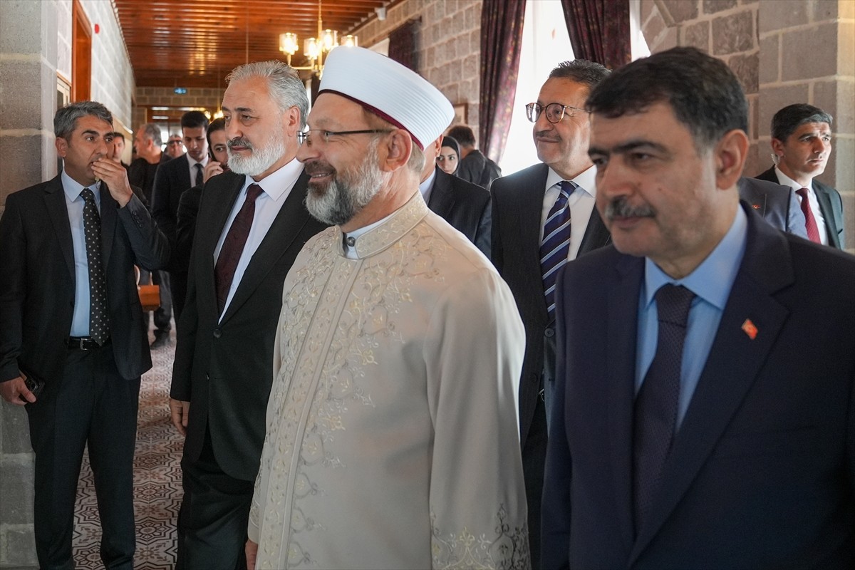 Ankara Valiliği ile İl Müftülüğü iş birliğinde yapımı tamamlanan Fidan Diyanet Gençlik Merkezinin...