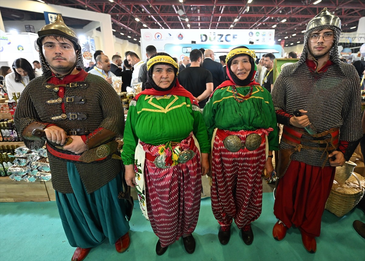 Antalya'da, Anadolu lezzetlerinin yer aldığı Yöresel Ürünler Fuarı (YÖREX), 13. kez kapılarını...