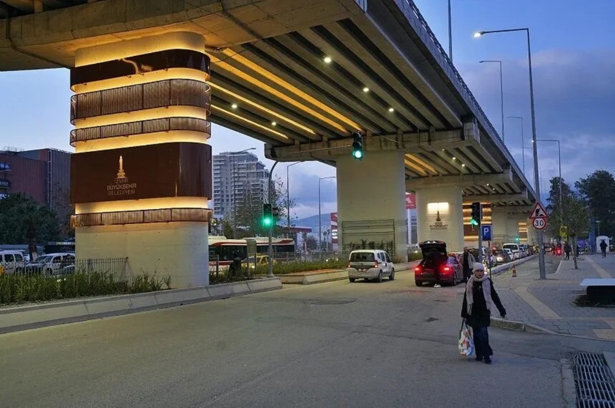 İzmir Otogarı doğal peyzaj ve ışıklarla baştan sona yenilendi